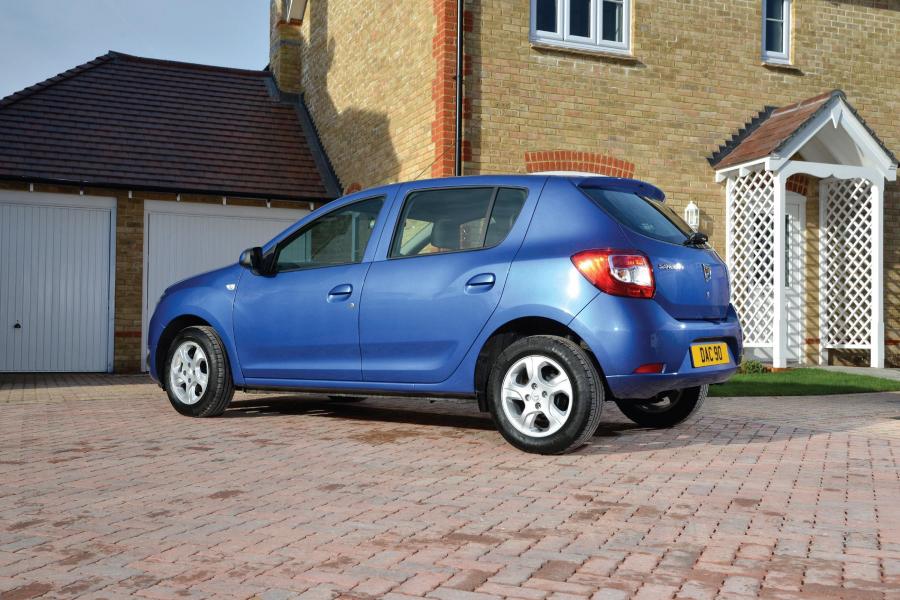  Dacia Sandero Laureate 2013 года  (UK) (фото 12 из 24)